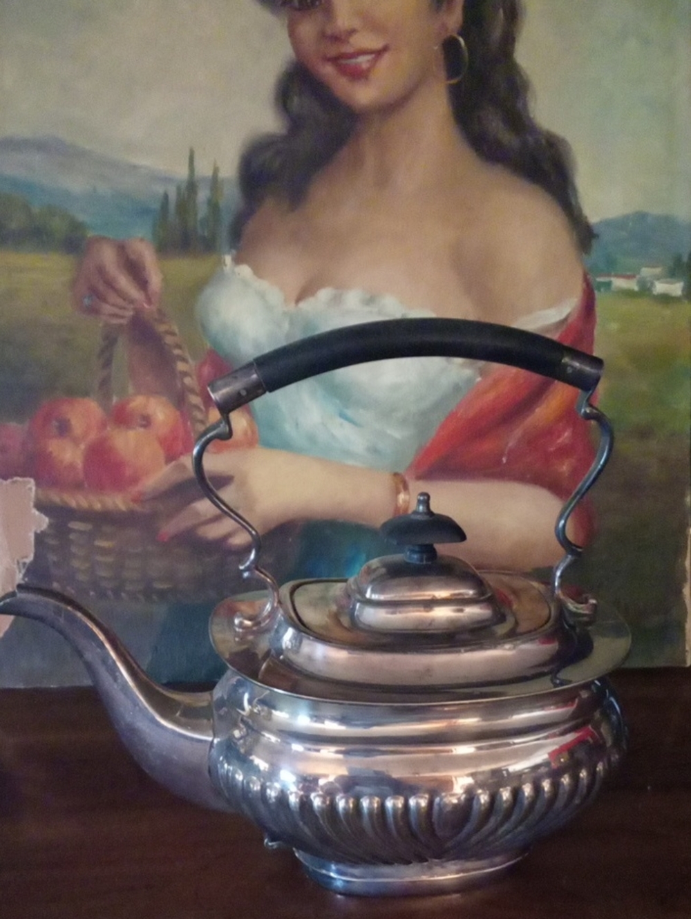 STUNNING VINTAGE ENGLISH SILVER-PLATED TEAPOT